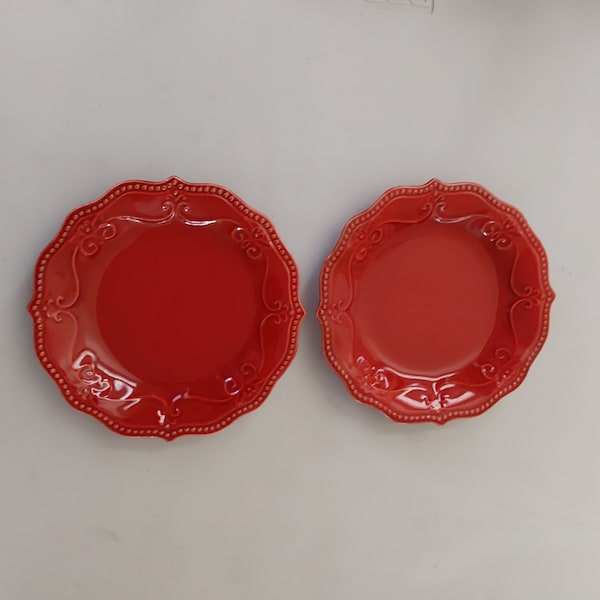 Set of 2-8 inch Pioneer Woman red salad/dessert plate with a scalloped beaded/scroll rim.  I have another set of 2 available to buy. DWS 580