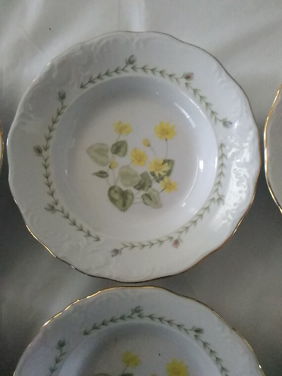 Gold and White Scalloped Soup Bowl (Set of 4)
