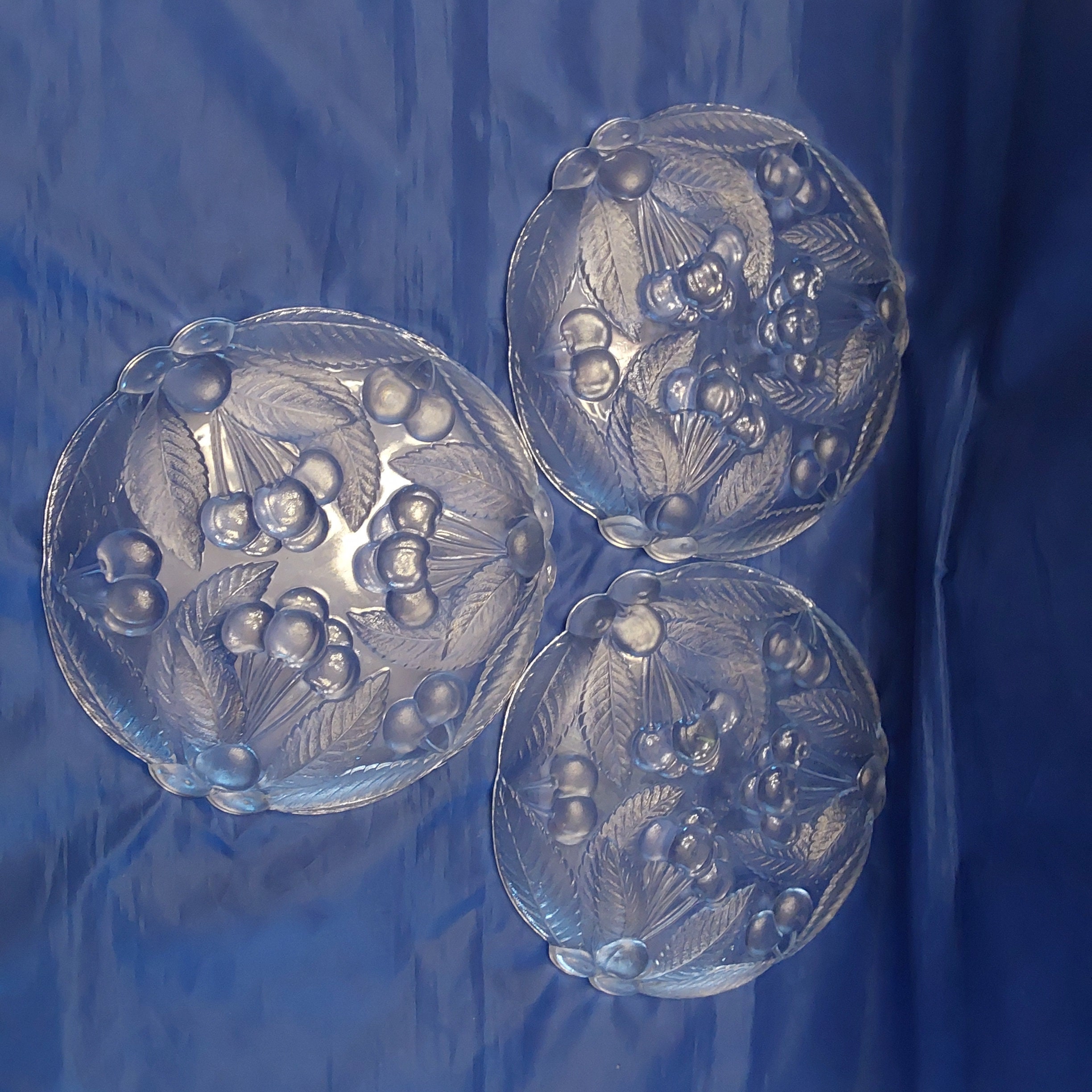 【１着でも送料無料】 A Matching Design Cherry Raised Glass Clear Mikasa 3 of Set 皿・プレート