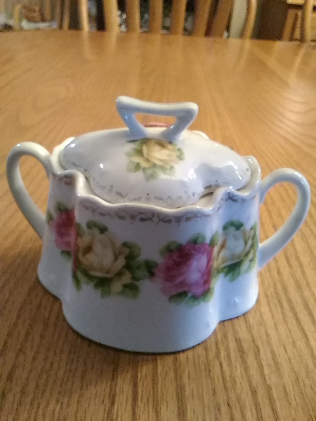 suger様 An Antique Zeh Schuerzer Company Bavarian Porcelain Lidded Sugar