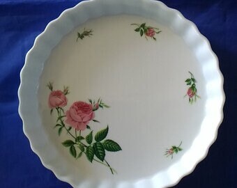 CHRISTINEHOLM a Brilliant White Ceramic Scalloped Quiche or Tart