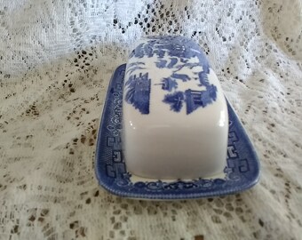 By Johnson Brothers, a Covered Dish in the Blue Willow Pattern to