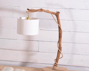 Lámpara artesanal, lámpara de mesa de madera reciclada, pieza única, luz cálida para decoración del hogar o Airbnb