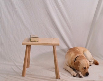 Tabouret, petit banc en bois frêne et chêne massif, bords naturels, bout de canapé