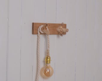 Perchero de pared de madera con 2 o 3 ganchos, adecuado para colgar lámparas, plantas o toallas.