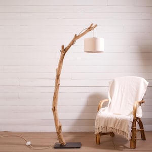 Natural wood floor lamp – Chestnut branch – Black steel base – 160 cm – Shade or LED bulb – Unique handcrafted piece