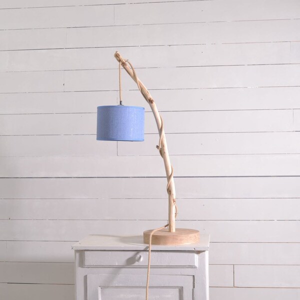 Lampe de table en bois  avec une belle branche - abat jour bleu