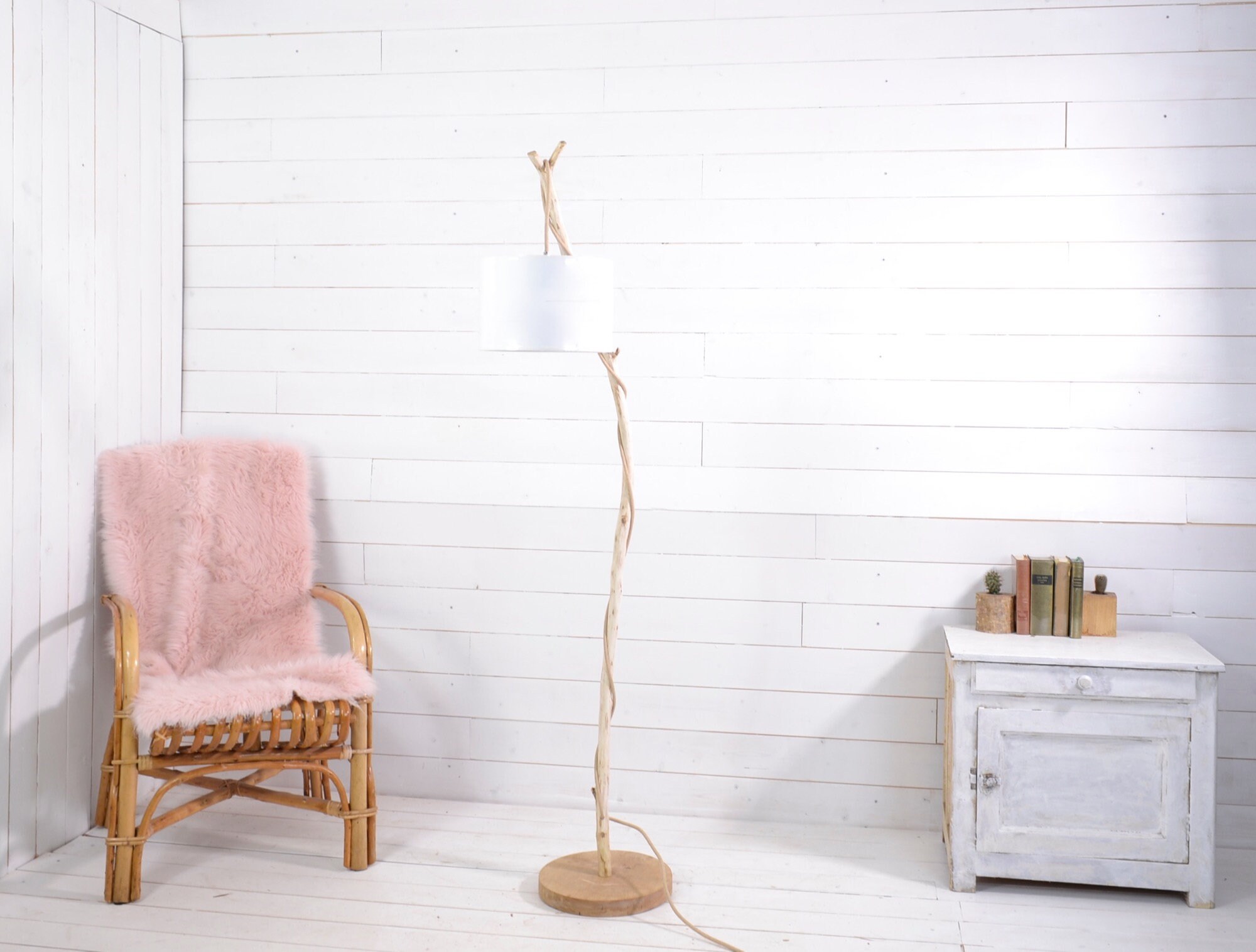 Floor lamp with natural wood design