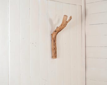 Gancho de pared rústico con forma de rama | Gancho de pared de madera natural | Decoración escandinava | Decoración orgánica para un hogar minimalista