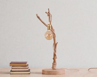 Lámpara rústica moderna de roble, lámpara de mesa con rama, iluminación ecológica para decoración natural.