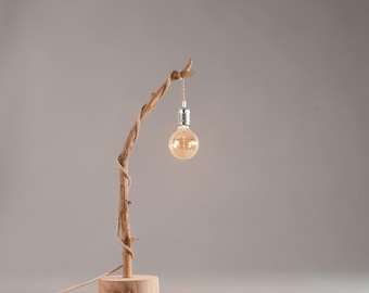 Lámpara Japandi, lámpara de mesa minimalista en madera natural para un interior zen y relajante.