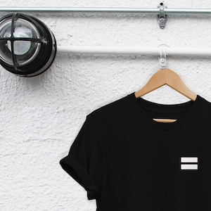 平等シンボルTシャツ：ユニセックス平等権利デザイン