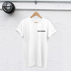 Camiseta Yes Homo Pride - Cómoda camiseta de algodón hilado en anillo imagen 3