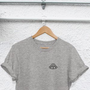 Camiseta divertida de extraterrestre con diseño de OVNI (unisex, tallas S-XXL) imagen 2
