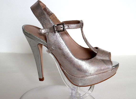 gold carvela heels