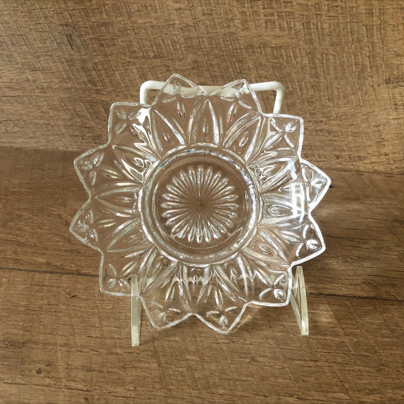 Glass Bowls Vintage Pair Serving Mid Century Chip N Dip Elegant Buffet Wedding Showers Clear Arches Cross Petal Federal Glassware Set of 2