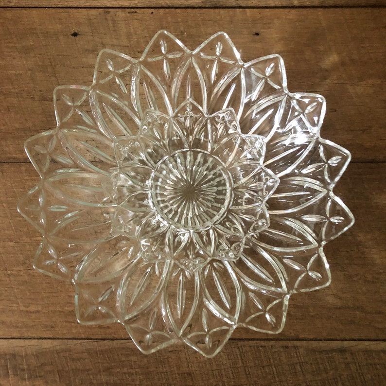 Glass Bowls Vintage Pair Serving Mid Century Chip N Dip Elegant Buffet Wedding Showers Clear Arches Cross Petal Federal Glassware Set of 2