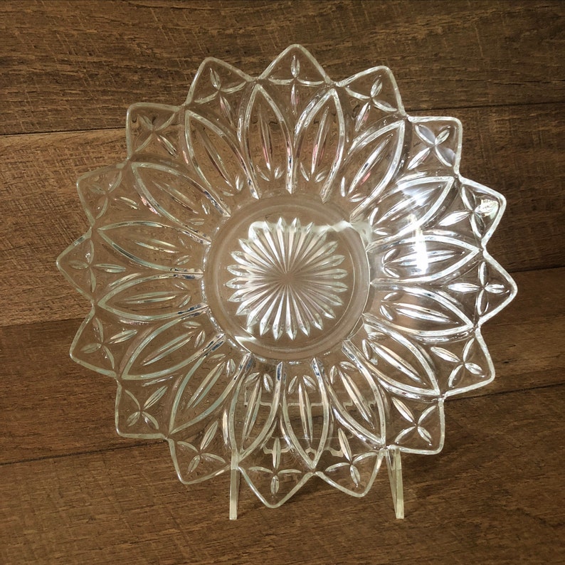 Glass Bowls Vintage Pair Serving Mid Century Chip N Dip Elegant Buffet Wedding Showers Clear Arches Cross Petal Federal Glassware Set of 2