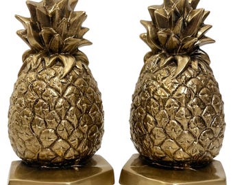 Vintage Solid Brass Pineapple Bookends Pair Solid Metal Home Library Signed Victor Gold Hospitality Fruit Symbol Boho Office Decor Books