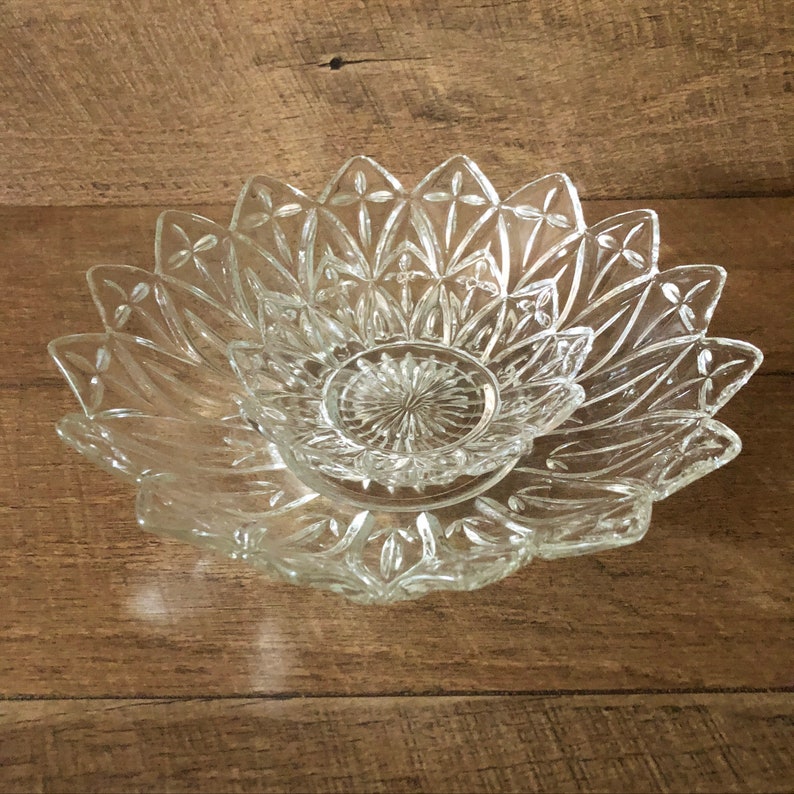 Glass Bowls Vintage Pair Serving Mid Century Chip N Dip Elegant Buffet Wedding Showers Clear Arches Cross Petal Federal Glassware Set of 2