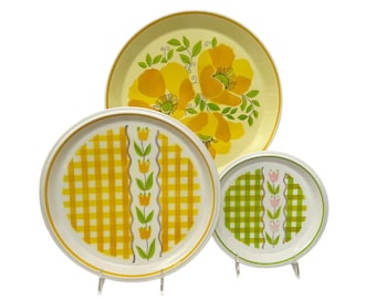 Set of 3 Retro Mikasa Bright Yellow & Green Flower Stoneware Serving Platters Country Gingham Colormates Hilo Floral Trays Round Cake Plates