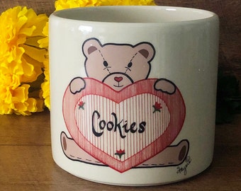 Teddy Bear Heart Cookie Jar Roseville Pottery 2 Qt Crock Country Kitchen Utensil Holder Farmhouse Stoneware Planter Pillar Candles Holder
