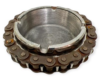 Vintage Motorcycle Chain Heavyweight Metal Ashtray Man Cave Tobacciana Office Desk Decor Pipe Holder Cycling Mountain Biker Trinket Trays