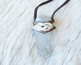 Raw Rainbow Quartz Necklace-Raw Crystal Necklace-Healing Crystal Pendant-Quartz Jewelry-Raw Quartz-Festival Jewelry-Yoga-Rainbow Quartz-Yoga
