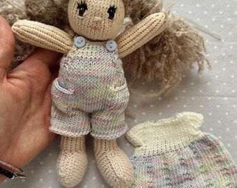 Muñeca de peluche con pelo rizado y ropa de cambio. purpurina. Regalo primer cumpleaños, babyshower, newborn. peluche de apego hecho a mano