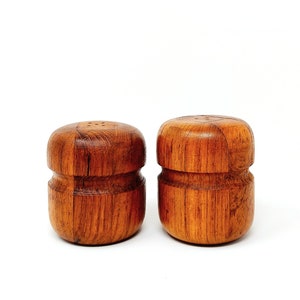 Vintage Gedeerde Teak Zout en Peper Shaker Set
