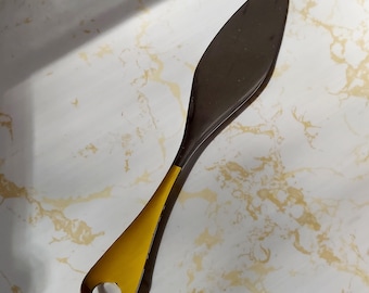 Spalmaburro vintage MCM in acciaio inossidabile smaltato giallo dorato da 8" Bonny Products Giappone