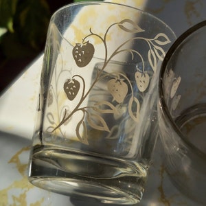Vintage MCM Clear 6 Ounce Juice Cocktail Glasses with White Strawberries and Vines Motif, Set of 4