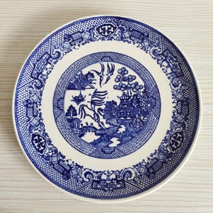 Assiette de transfert vintage en saule bleu : motif original