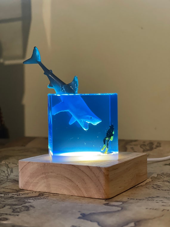 Shark 2024 table lamp