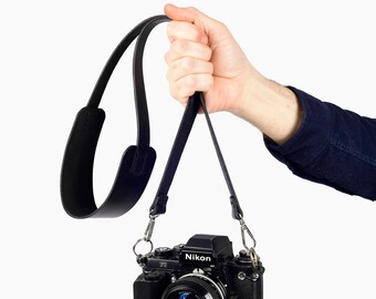 Personalisierter Kameragurt aus Leder in Schwarz, personalisierter handgefertigter Kameragurt aus Leder, Geschenk für Fotografen, Kameragurt, Valentinstagsgeschenk für Ihn