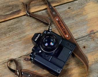 Personalisierter Kameragurt aus Leder in Sattelleder und Zimtbraun, Kameragurt nach Maß, Fotograf Geschenk für Ihn