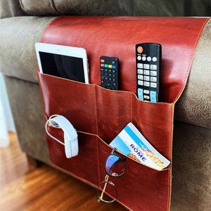 Leder Sofa Armlehne Organizer für Wohnzimmer - Halten Sie Ihren Raum aufgeräumt mit personalisiertem Couch Caddy, Taschen-Organizer