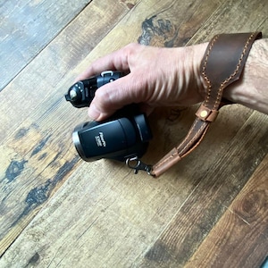 Personalized Adjustable Leather Camera Wrist Strap for Photographers Photography Gear Unique Gift for Dad