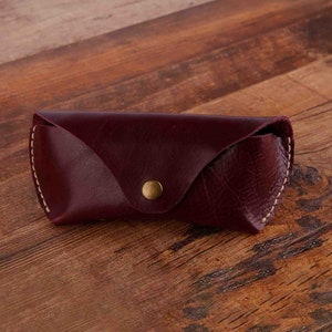 Personalized Leather Sunglasses Case in Marroon, Glasses Holder,Monogrammed Sunglasses Cover, Eyeglasses Case
