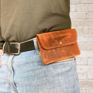 Pochette ceinture en cuir mince, porte-cartes de visite personnalisé à 2 poches, organiseur de billets de voyage minimaliste, accessoire EDC, pochette hanche en cuir