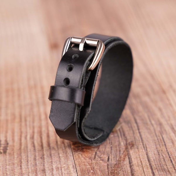 Personalized Leather Wristband with Buckle in Black,Custom Men's Leather Bracelet ,Leather Buckle Bracelet,Valentines Day Gift for Him