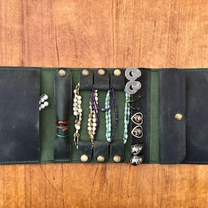 Personalized Leather Jewelry Travel Case in Green Elegant Organizer for Jewelry Storage On-the-Go Monogrammed Gift for Mom