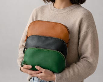 Personalized Leather Makeup Bag Women Custom Engraved Travel Cosmetic Pouch Handmade Zipper Closure Minimalist Luxury Cowhide Bag