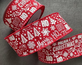 Rotes Wired Edge Weihnachtsband bedruckt mit weißen Weihnachten Designs Bäume Schneeflocken Frohe Weihnachten Band für Bögen Baum Dekoration