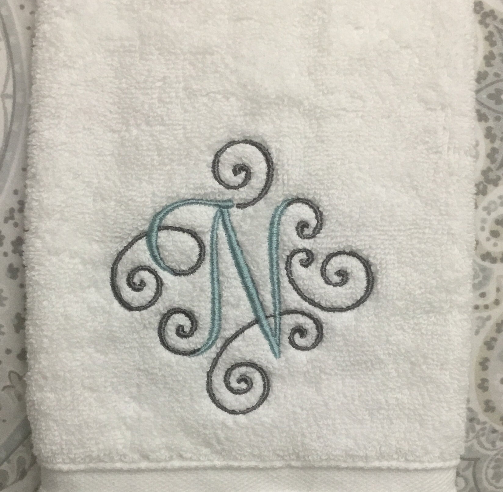 Kaufman - Personalized Luxury Hotel Quality Towels Embroidered (2 Bath  Towel, 2 Hand Towel, & 2 Washcloth) White Towel Set with Monogrammed Letter