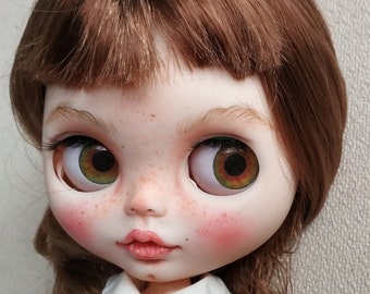 Blythe, brown hair, white skin. Sweet smiling doll