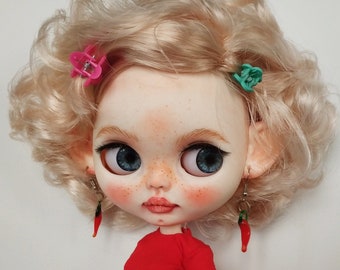 Blythe doll, blonde curly short hair. Very chic girl