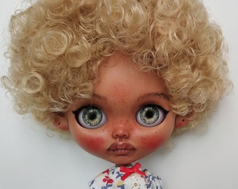 Blythe, afro blonde, rust gold hair. Cute doll