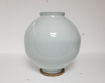 Handmade Korean Baekja White Porcelain Moon Jar (달 항아리)