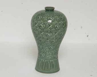 Handmade Korean Ceramic Inlaid Celadon (상감 청자) Mae Byung (매병) Jar
